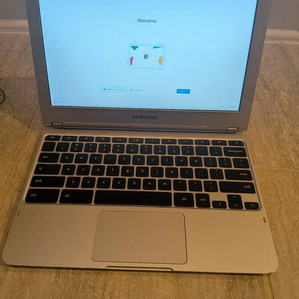 Samsung XE303 C12 Chromebook 11.6 1.7GHz, 2GB Ram with Charger